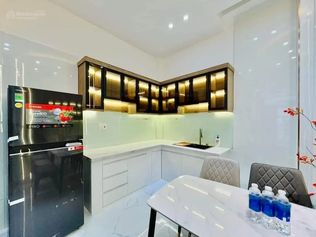 Chị Thảo cần bán gấp nhà 48m2 ngay Lê Đại Hành, Q11. Sổ hồng riêng. Hẻm xe hơi