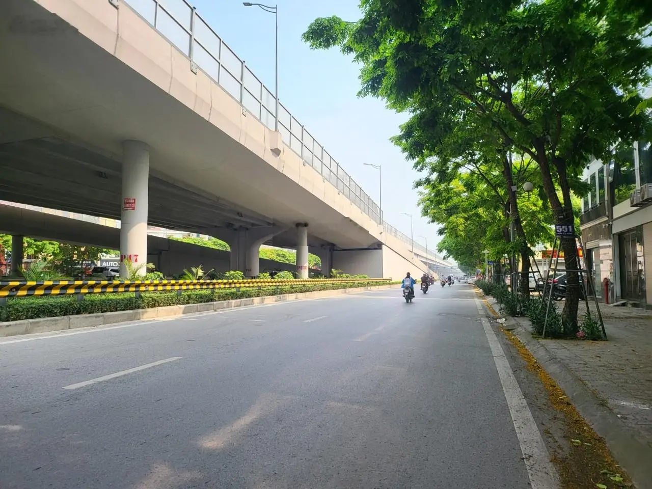 Bán nhà mặt phố Phạm Văn Đồng 88m2, mặt tiền 6m, 2 thoáng, giá 31.5 tỷ 0916 361 ***