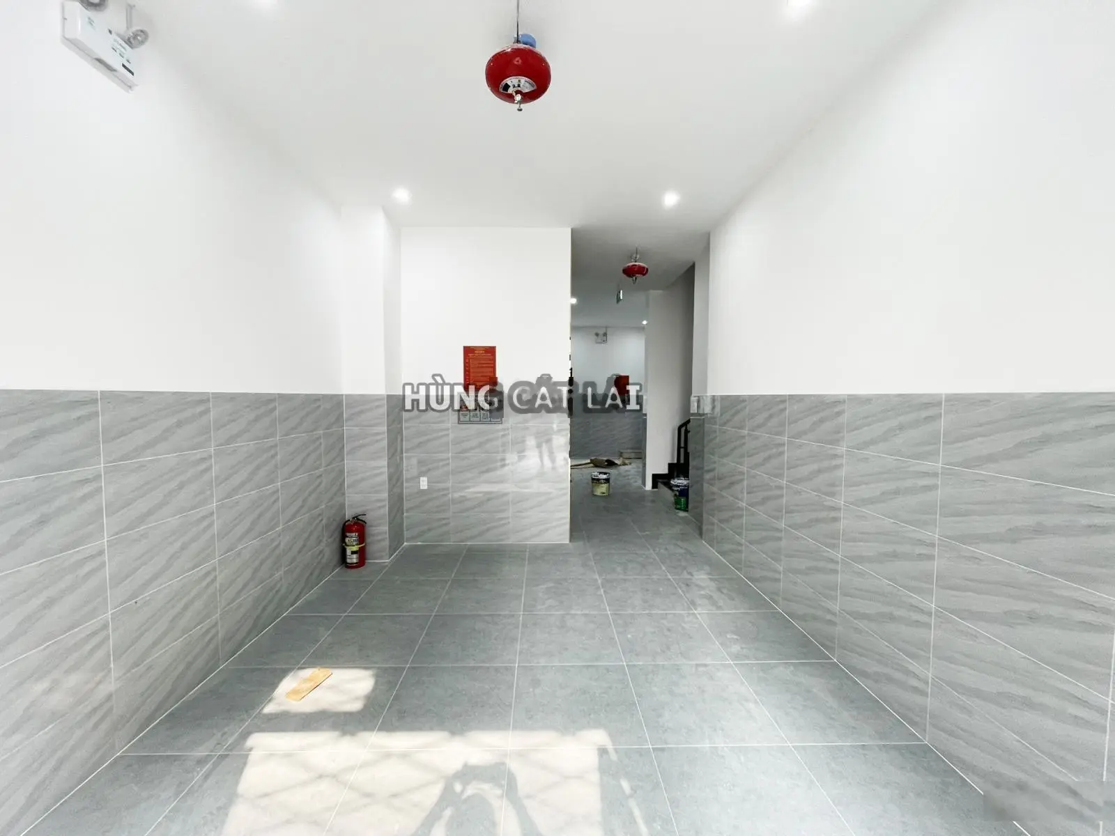 Bán tòa nhà CHDV 5 tầng, DT 119m2, DTSXD 339m2, 16 phòng, đang có HĐ thuê 40 tr/tháng, giá 13.9 tỷ
