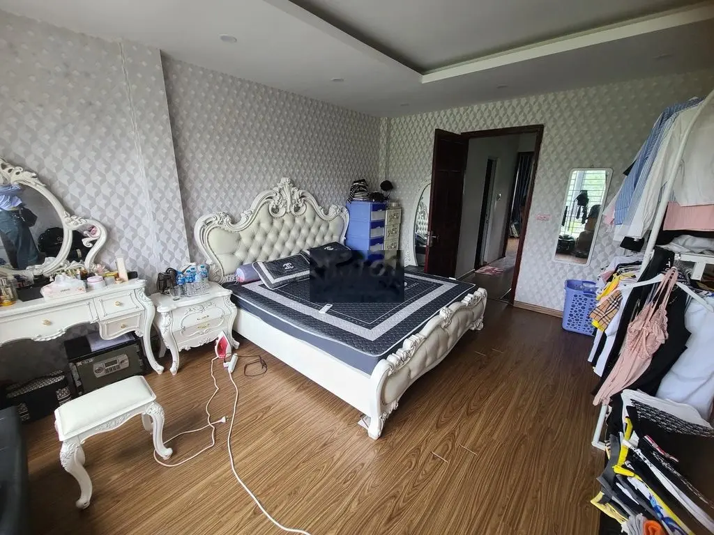 Cần bán nhà mặt phố Cầu Giấy 42m2, 5T, lô góc, vỉa hè kinh doanh đỉnh