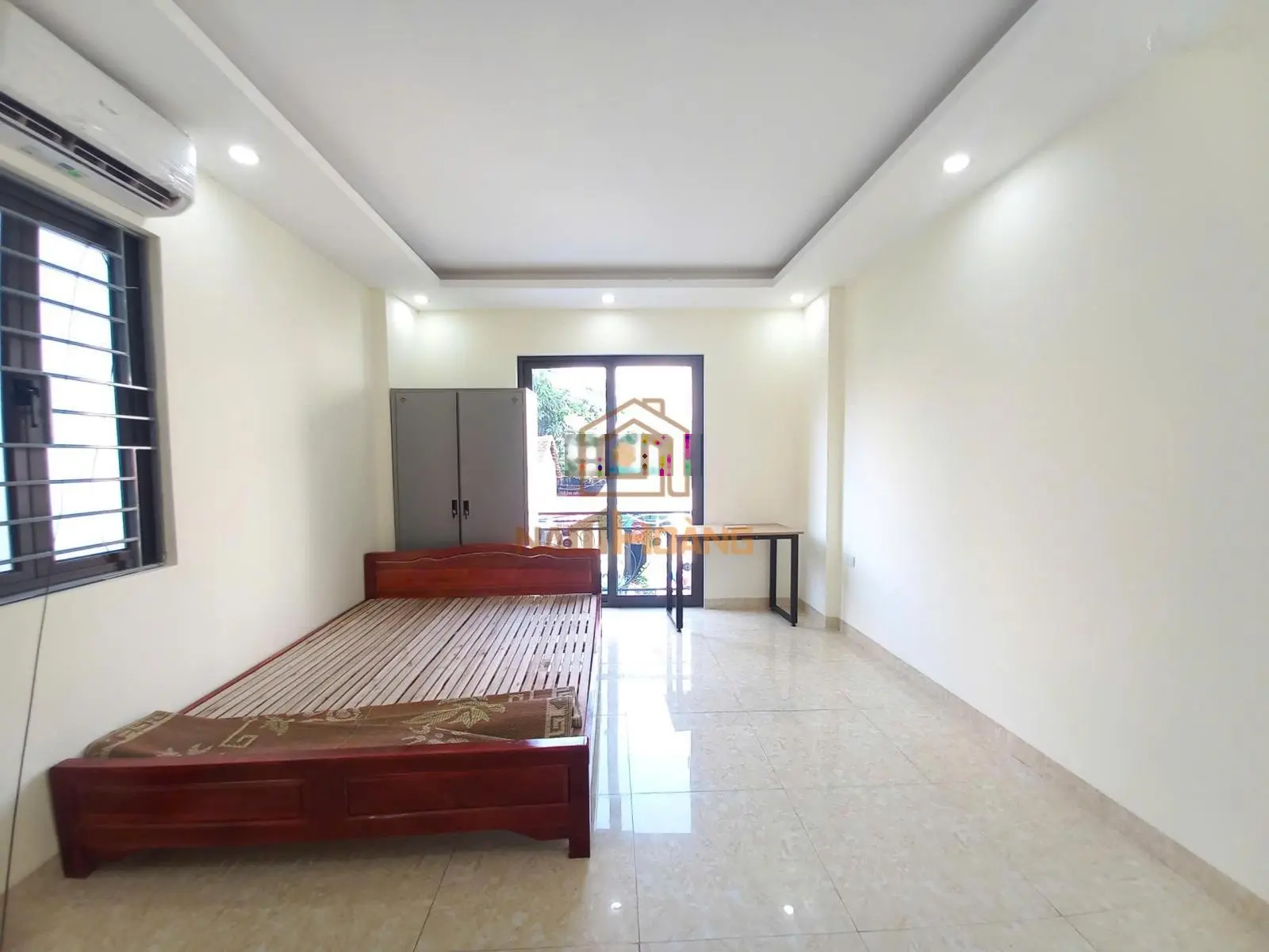 Bán nhà Phố Xốm Phú Lãm ~40m2 xây 4 tầng 5 phòng ngủ ô tô đỗ cửa ngõ thông ô tô qua 6,15 tỷ
