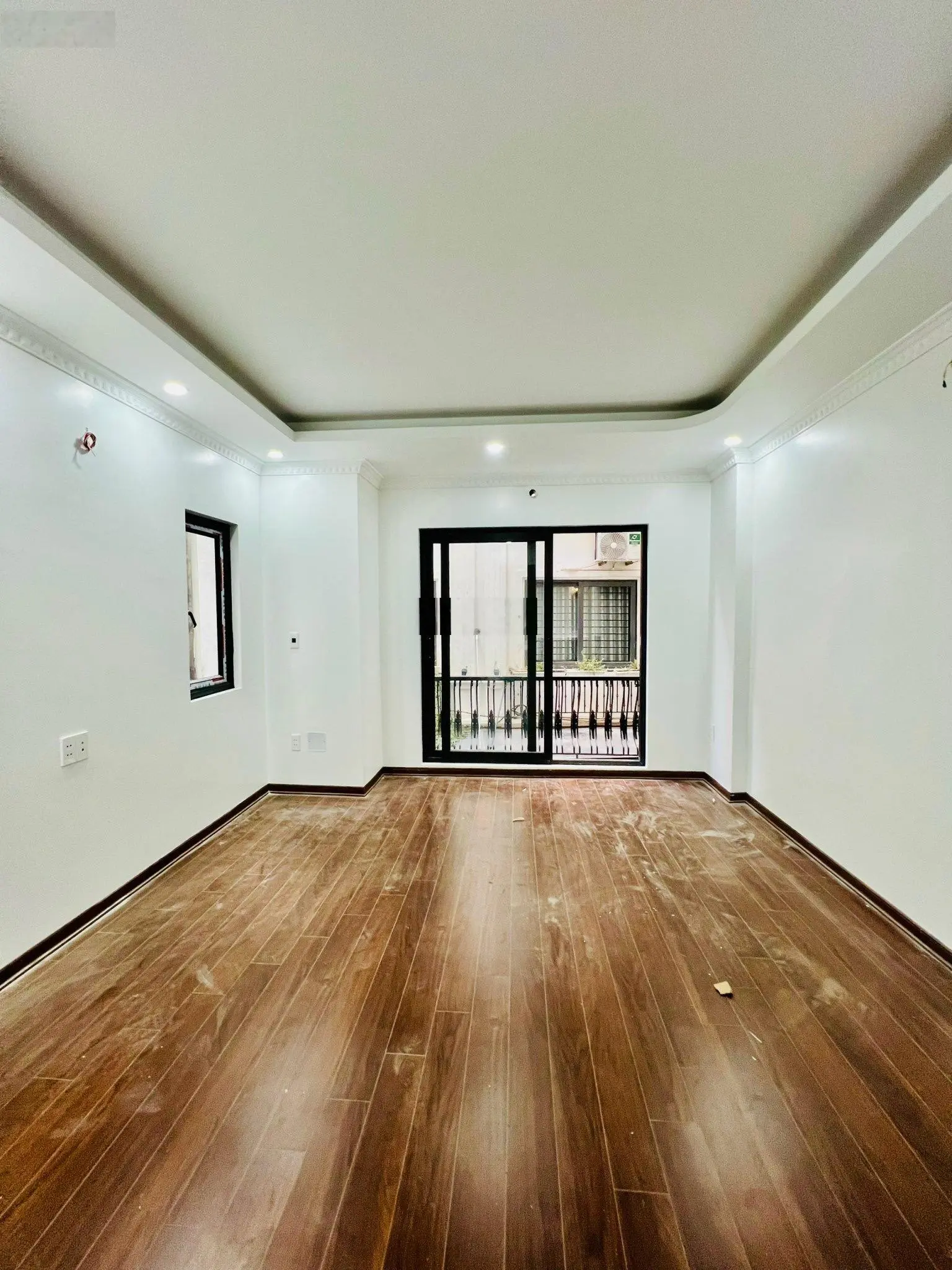 Bán nhà Phố Đại La Cách 2 Nhà Ra Phố Trước Nhà Rộng 5M ngay Ngã Tư Vọng Lô Góc 5 Tầng Xây Mới