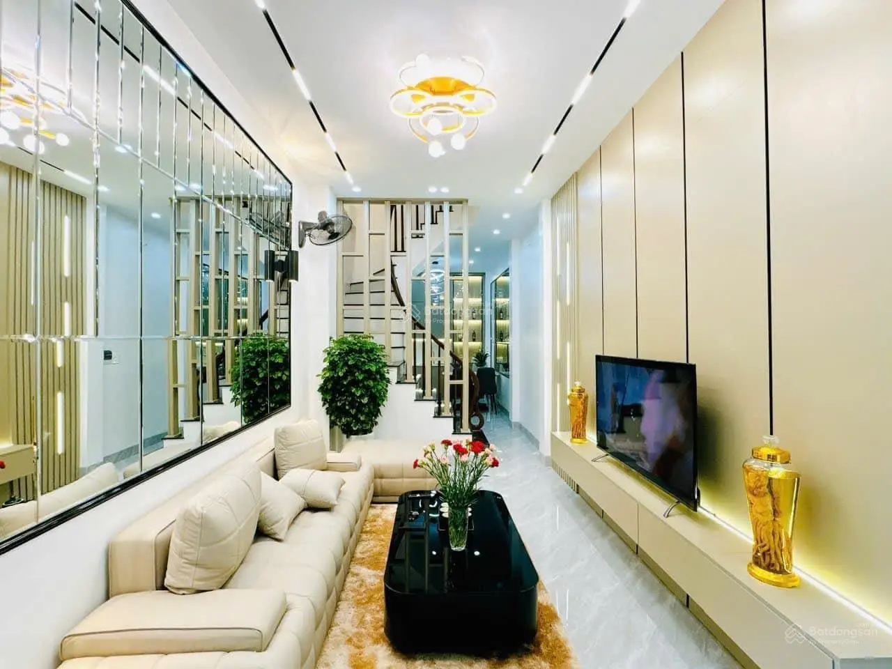 TRUNG TÂM NGÃ TƯ SỞ -OTO ĐỖ CỬA -TẦM TIỀN CỰC HIẾM -NHÀ MỚI Ở NGAY -36M X 5 TẦNG X MẶT TIỀN 3M5