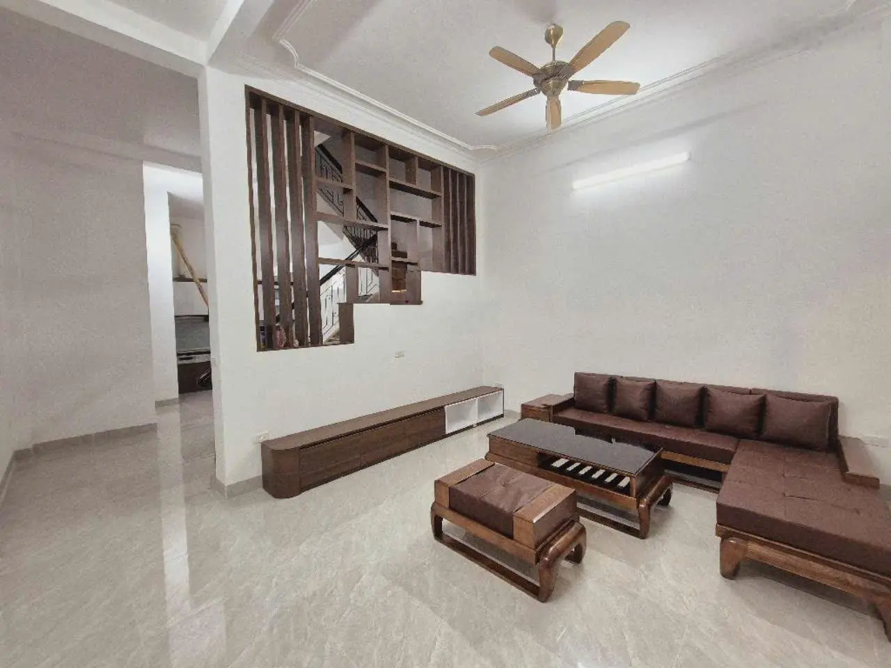 Bán nhà Hoàng Cầu Đống Đa DT 60m2 x 4 Tầng MT 4,8m ô chờ thang máygiá hơn 10 tỷ LH 0965 596 ***