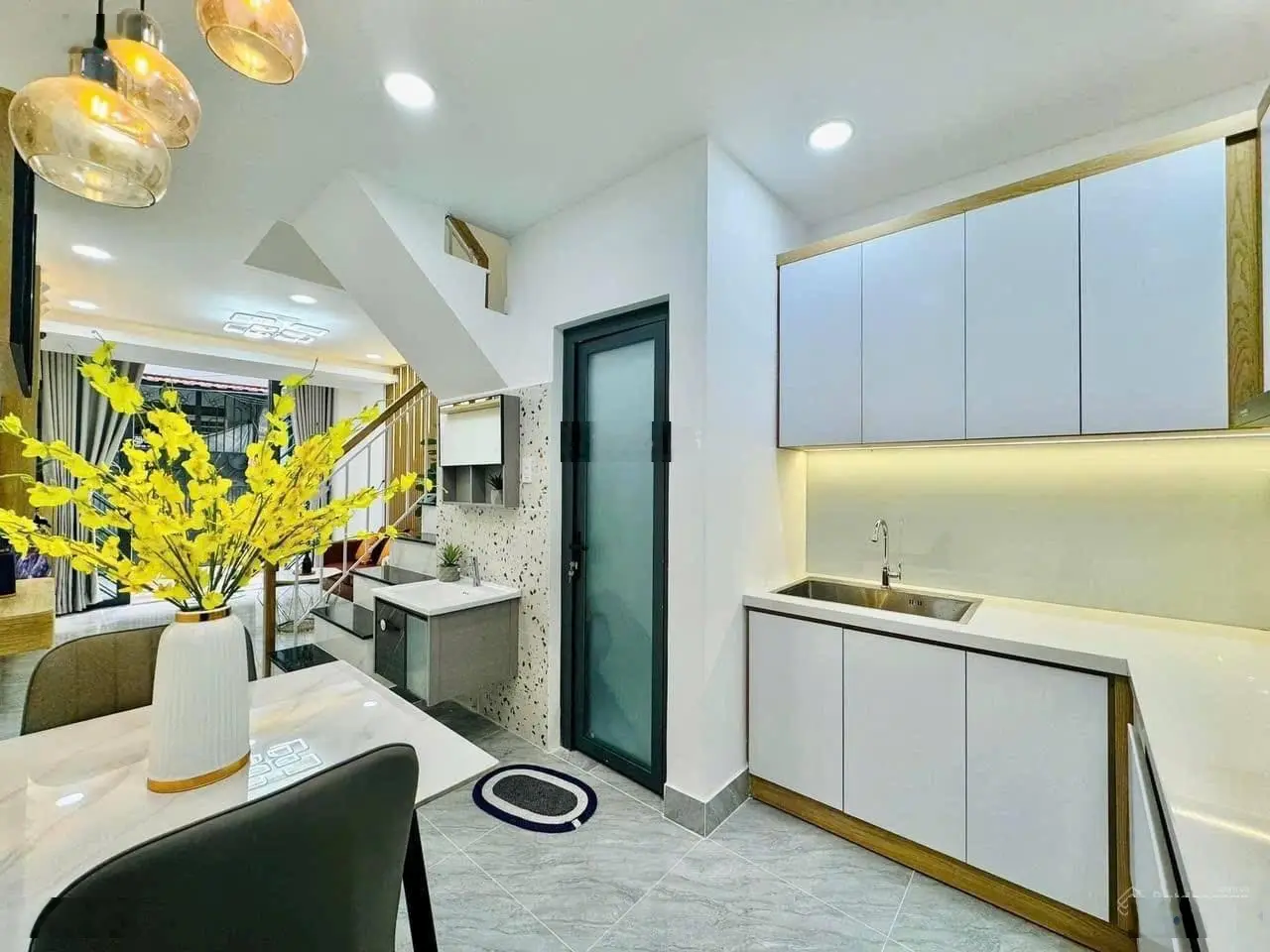 Bán gấp nhà đẹp giá Ngộp hẻm 243/ Nơ Trang Long -P11- Bình Thạnh - 4,1tỷ/ 90m2 , 3PN,sổ hồng riêng.