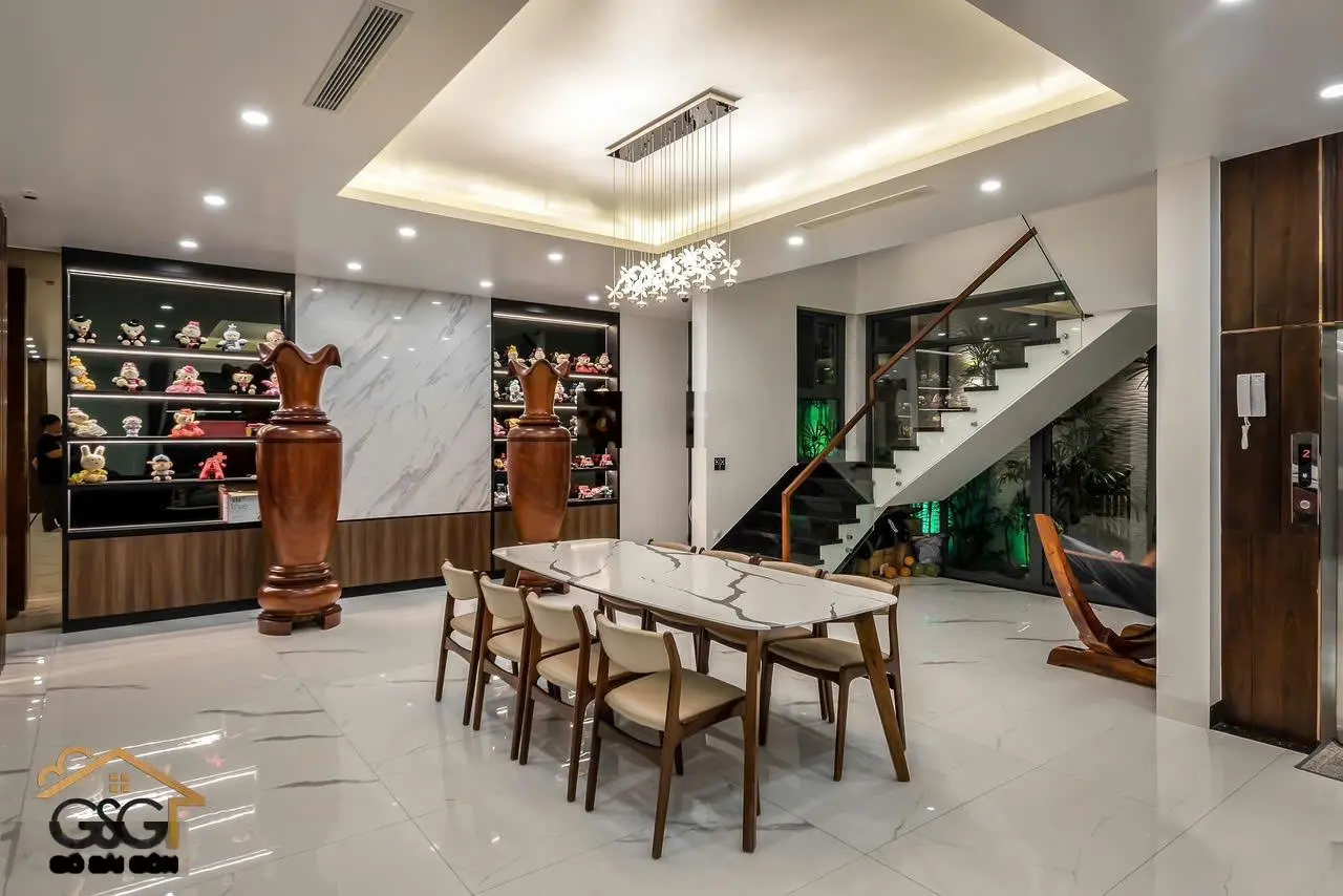 Chủ nhà cần bán gấp 10X20 Hầm 5 Tầng LK MT Nguyễn Thái Bình, phường 12, quận Tân Bình.