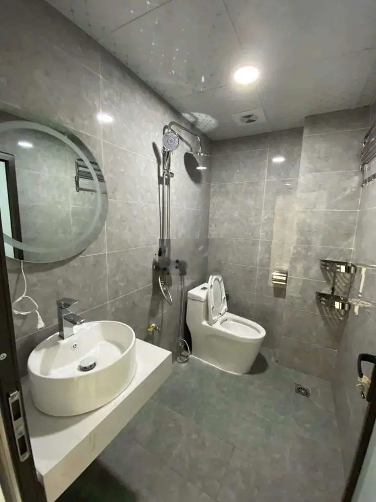 Bán Gấp nhà siêu hiếm Nguyên Xá 40m2 x 5 tầng mới dân xây chắc chắn