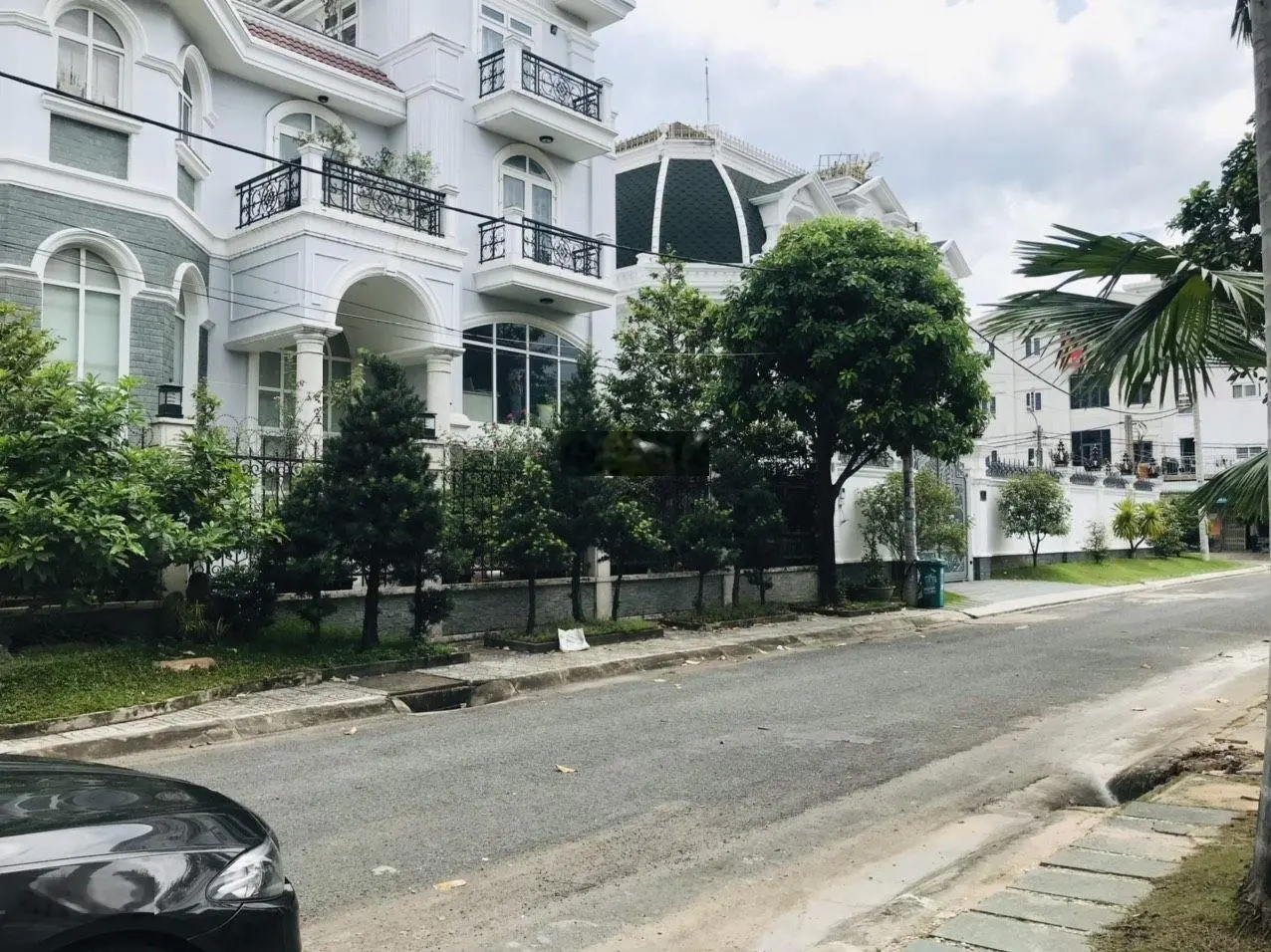 Bán biệt thự 3 lầu, sổ hồng, tặng nội thất, giá 35 tỷ