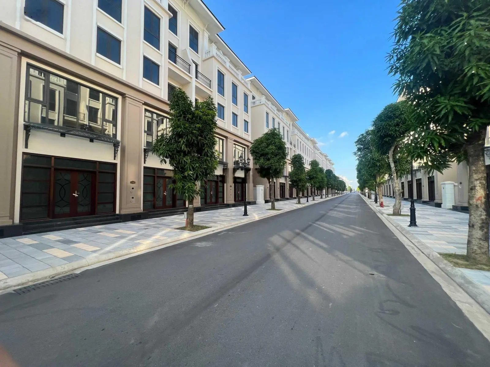 Bán căn Vịnh Tây 80m2, hướng Đông Nam, gần 9 toà chung cư, giá sốc