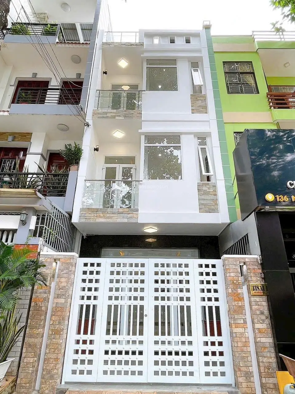 Bán nhà 1 trệt 2 lầu- mặt tiền đường Nguyễn Hiền - cách đường Nguyễn Văn Linh chỉ 100m)
