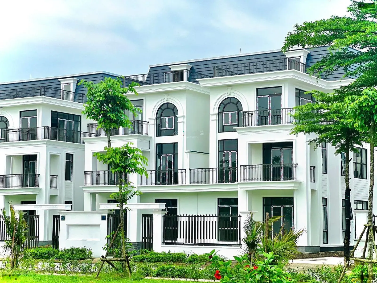 Biệt thự song lập 300m2, đường trước nhà 13.5m, đơn giá 5x triệu/m2 tại dự án HUD Mê Linh Central