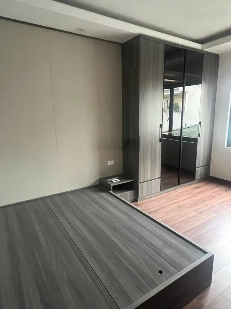 Siêu phẩm Nguyễn Văn Cừ, full nội thất , cách phố vài bước chân. Giá nhỉnh 6tỉ