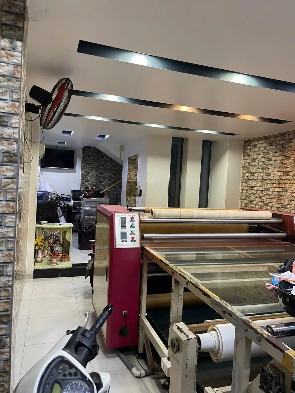 Bán nhà MTNB Lê Thị Bạch Cát 4* 11 trệt lửng 2 lầu sân thượng giá 10 tỷ5 hoàn công đủ có thang máy