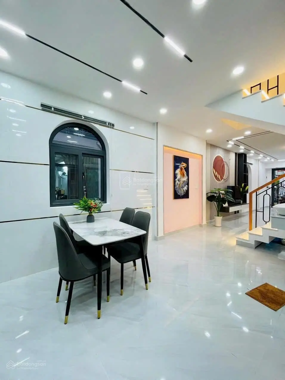 Cần tiền bán gấp nhà 1 trệt 1 lầu ngay đường 22 tháng 12 gần cổng khu Vsip 1 sổ hồng riêng