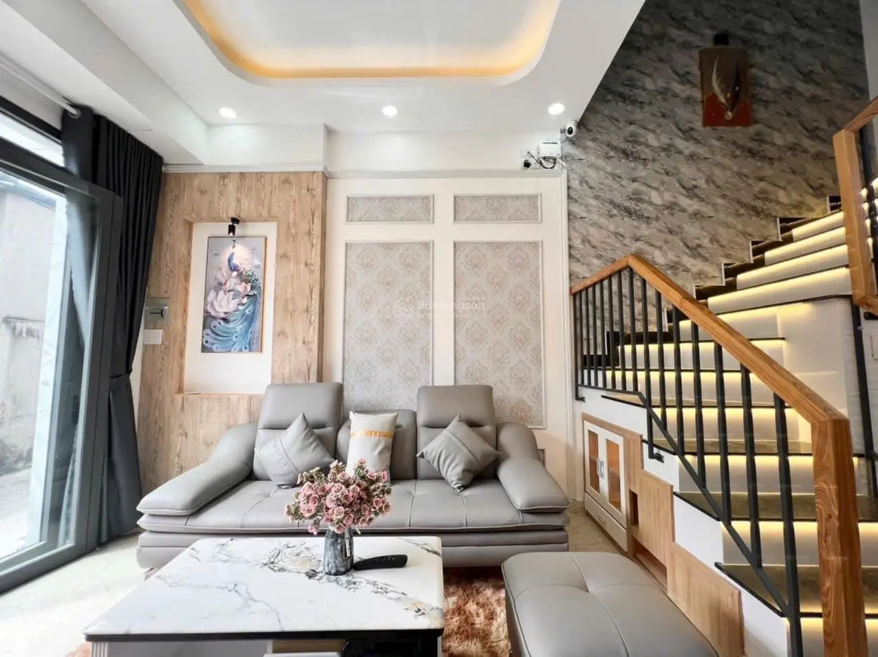 Nhà bán ngộp đường Trần Quốc Thảo, Quận 3, 65m2, (sổ hồng riêng)