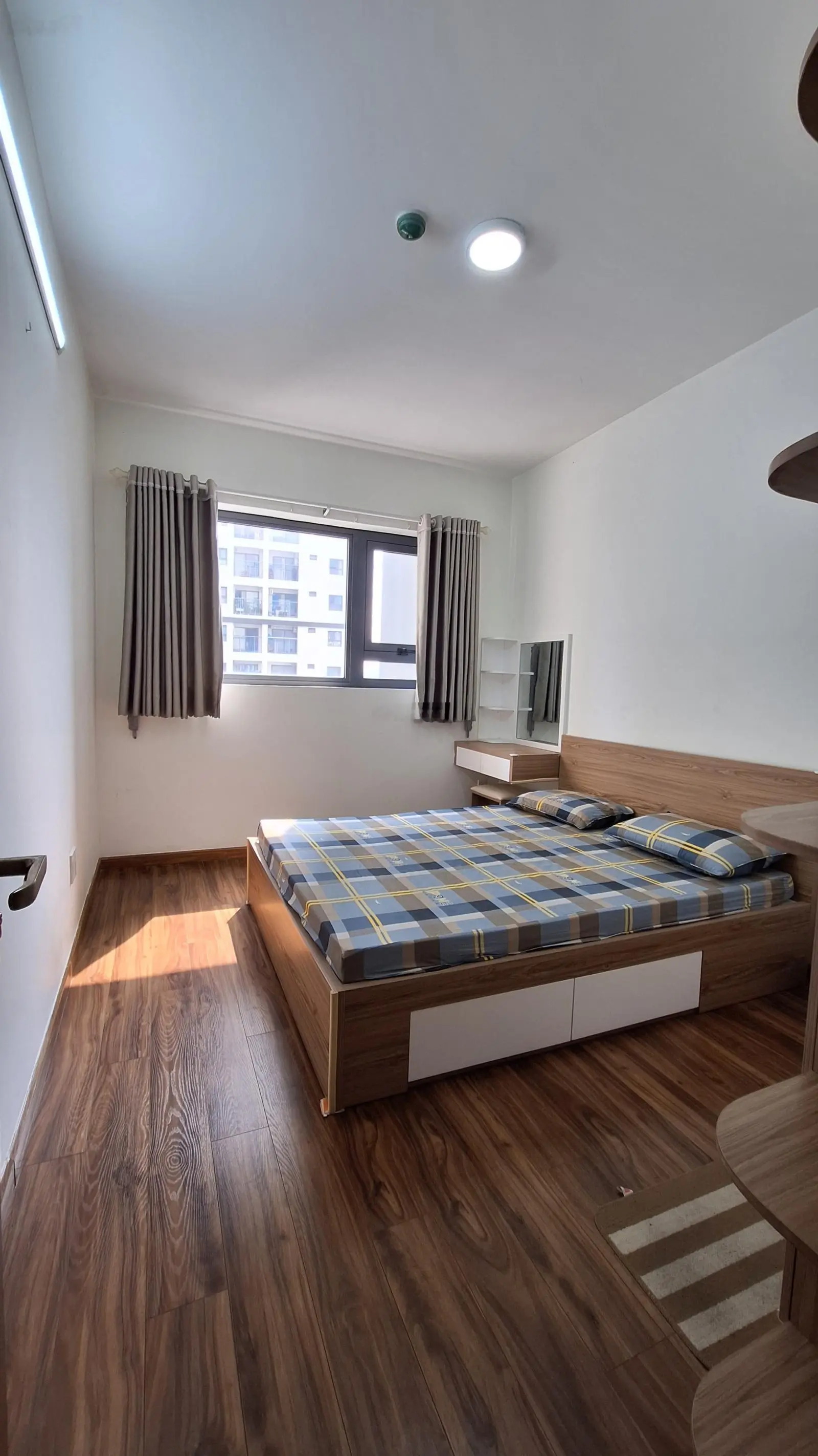 Hot -Bán nhanh căn 1 PN + full nội thất đẹp y hình dt 59m, sổ sẵn sang tên liền giá chỉ 1t49
