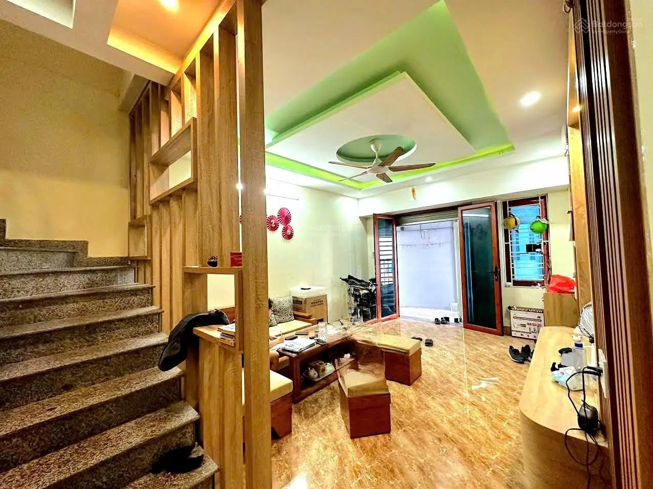Nhà Trại Lẻ xây độc lập ô tô đỗ gần