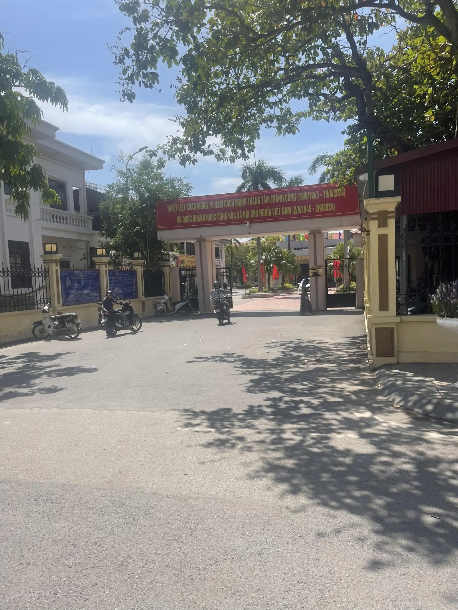 Bán 78m đất thị trấn Đông Anh - Ô tô đỗ đất - Tiện ích bạt ngàn . Chỉ nhính 4 tỷ