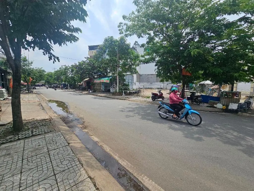 Bán Đất lô góc 2 mặt tiền Lê thị tám Nhà bè - 11x27 full thổ cư cạnh kdc phú Xuân siêu kinh doanh