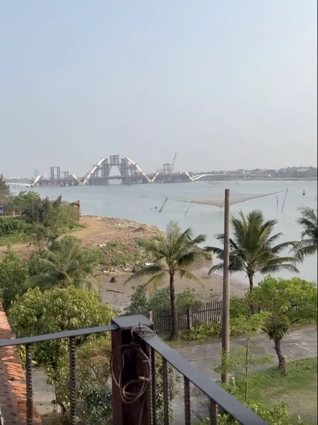 Bán nhà mặt tiền đường Hùng Vương bên sông Nhật Lệ, 482m2, pháp lý đầy đủ.