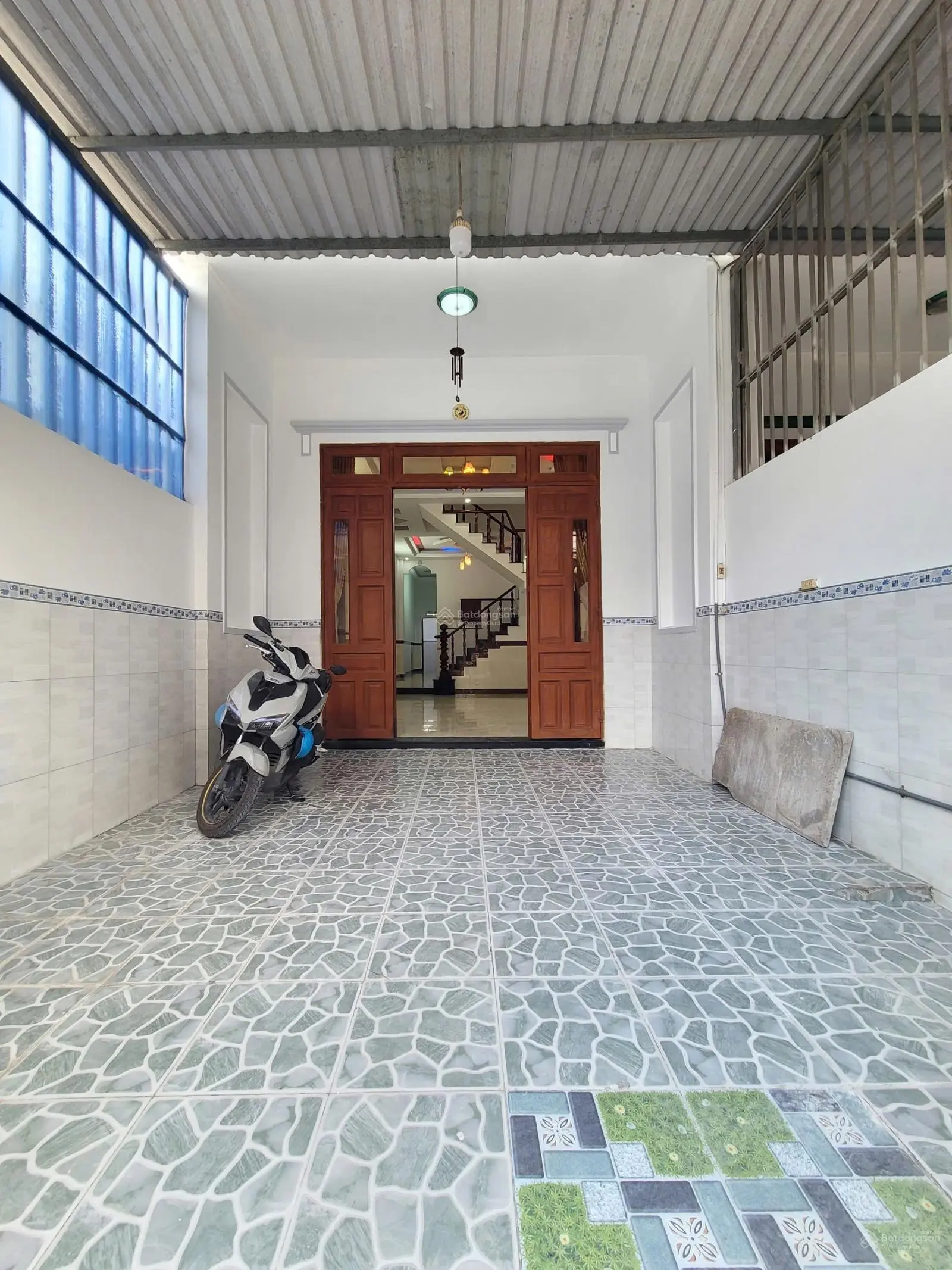 Nhà sổ hồng riêng có phòng ngủ dưới, đường rộng 5m