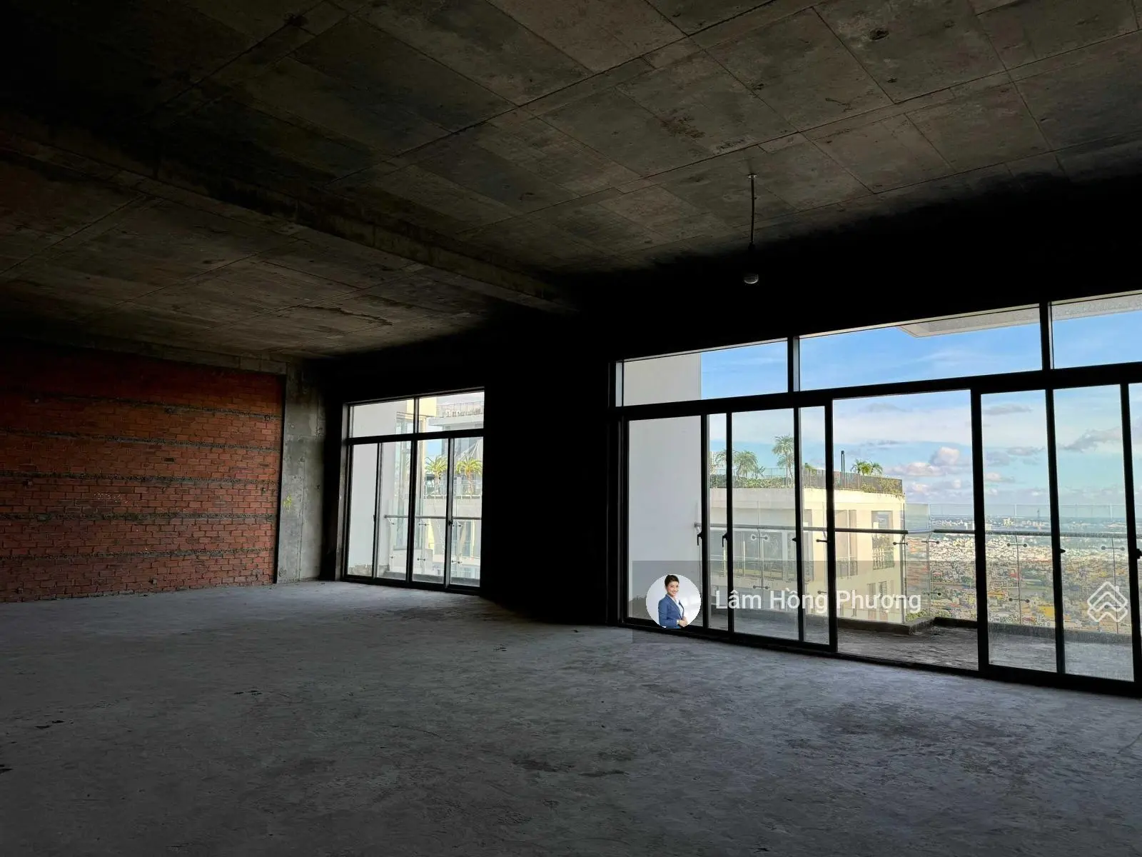 Bán Penhouse 237m2 An gia skyline quận 7 giá 11.6 tỷ có sổ hồng sẵn 0939 220 ***