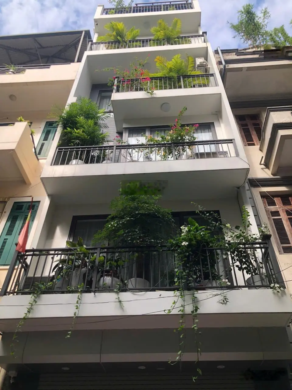 Phố nguyễn văn huyên - vỉa hè ô tô tránh - đối diện cv nghĩa đô - kinh doanh + ở. 65m x 4t. chỉ 17đ