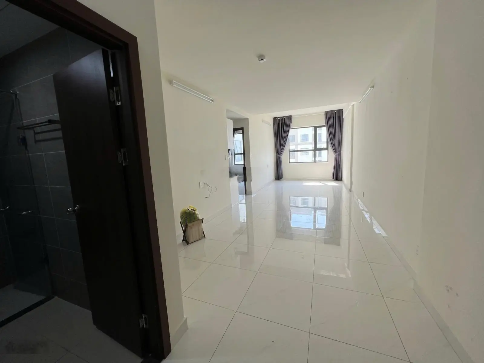 Bán căn hộ 65m2 , 2wc , 2pn , 2ty5 mặt tiền phạm thế hiển q.8