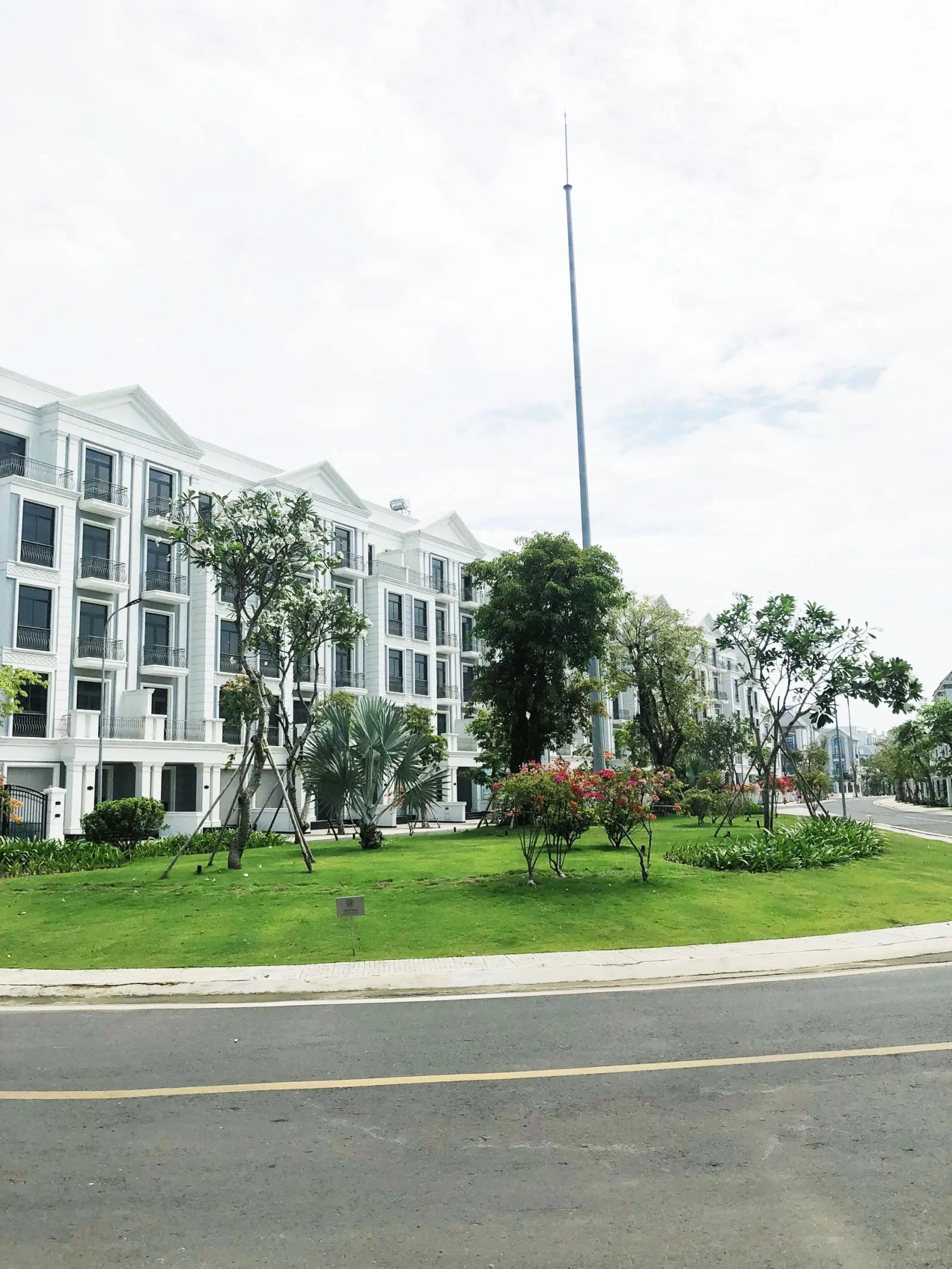 Biệt thự song lập 200m2 duy nhất bán lỗ Vinhomes Grand Park - Manhattan