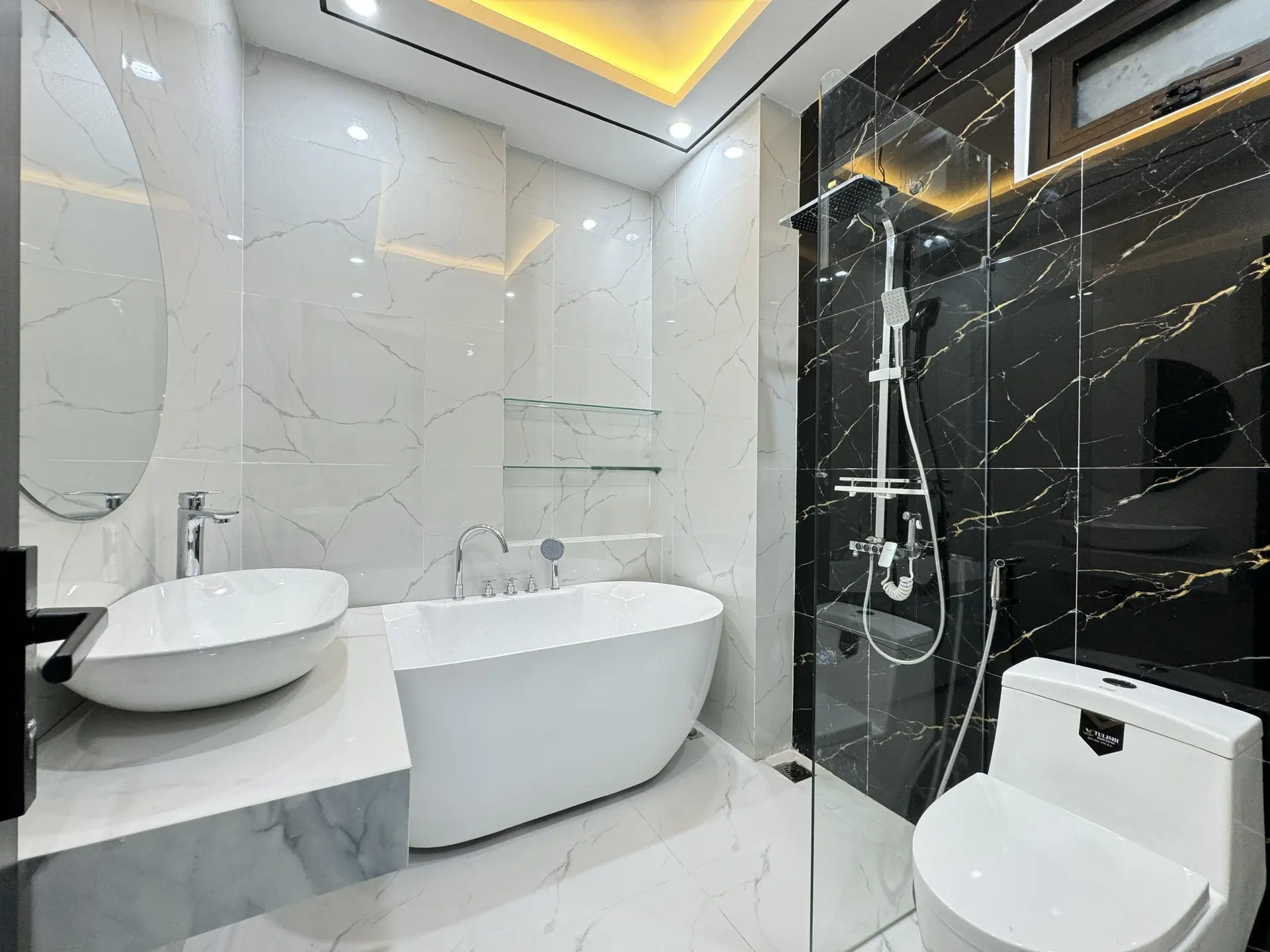 Nhà đẹp Đà Nẵng - Bán gấp nhà 3 tầng Tân Cổ Điển, thông biển, full nội thất nhà mới xây LH 09378943