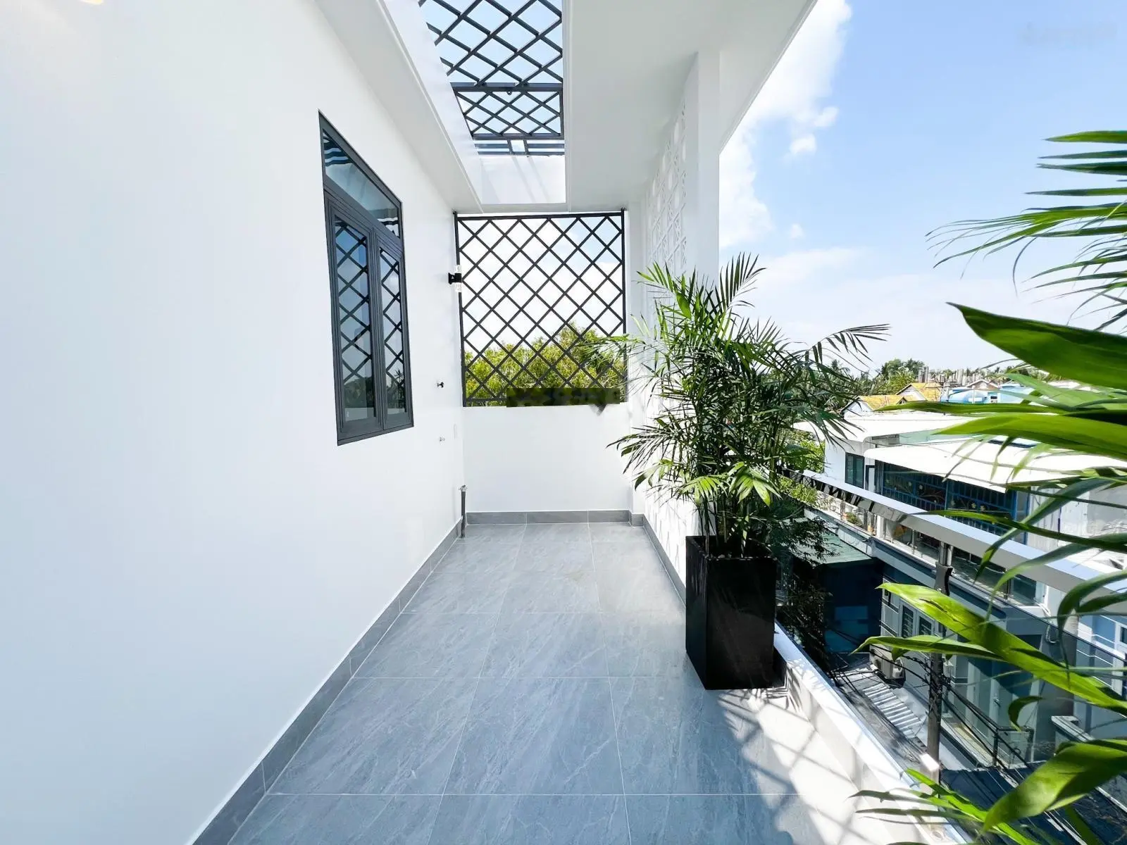 Bán nhà mới full nội thất CN 50,3m2 hoàn công đường xe hơi vào nhà gần quận 7