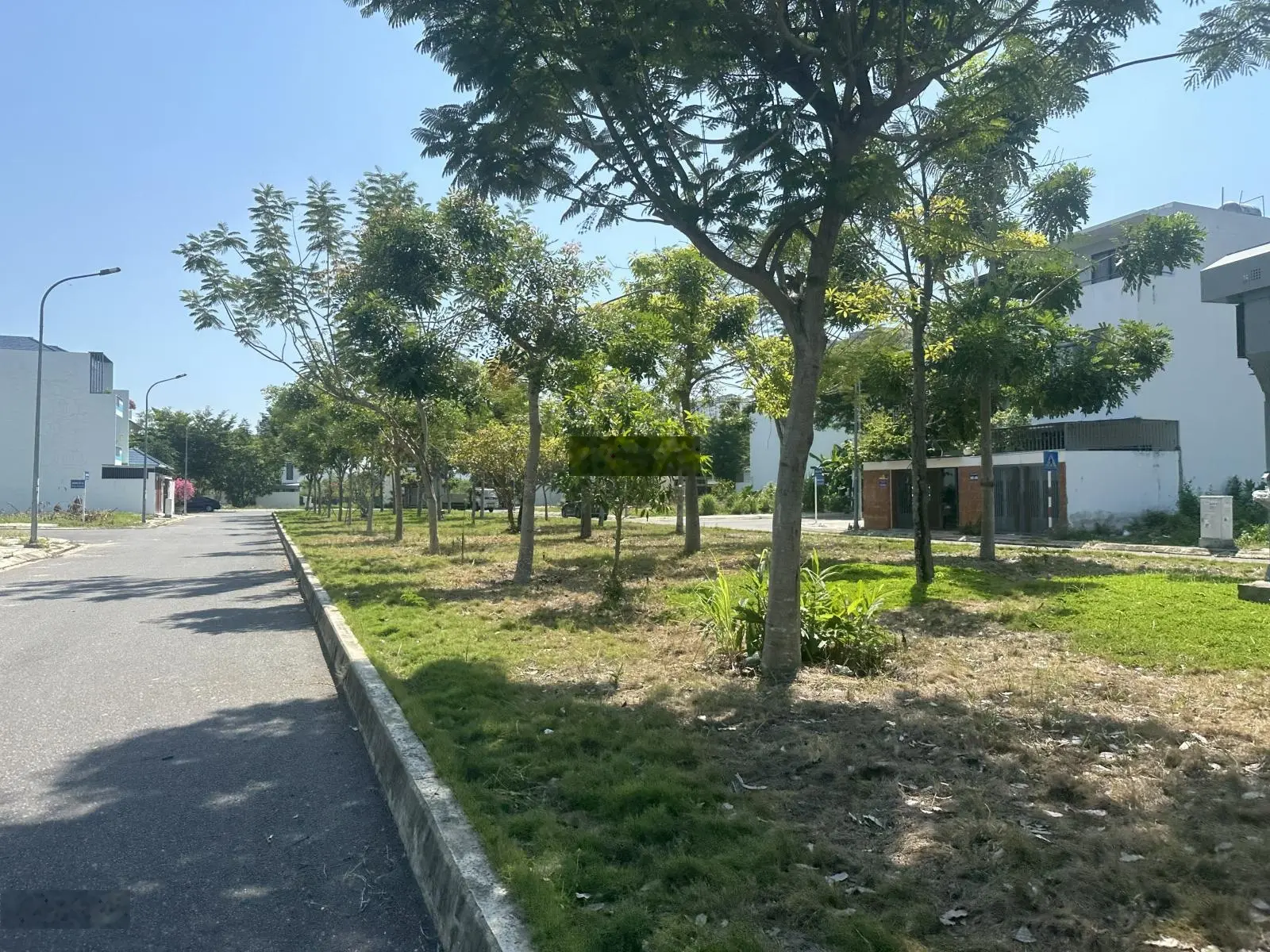 Chủ kẹt tiền hạ giá bán gấp lô đường thông gói 5 Siêu đẹp không vướng Tủ điện