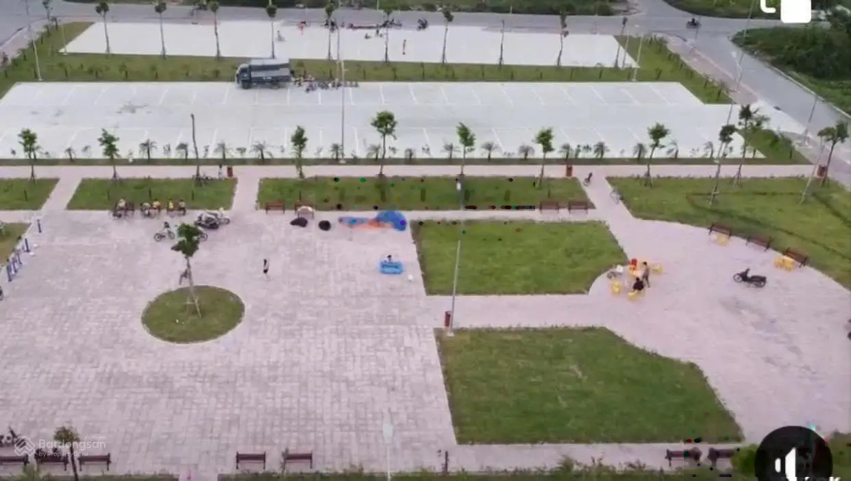 Đất trong khu giãn dân, diện tích 160m2, mặt tiền 10m, đường rộng 8m, tiện ích gần trường học, chợ