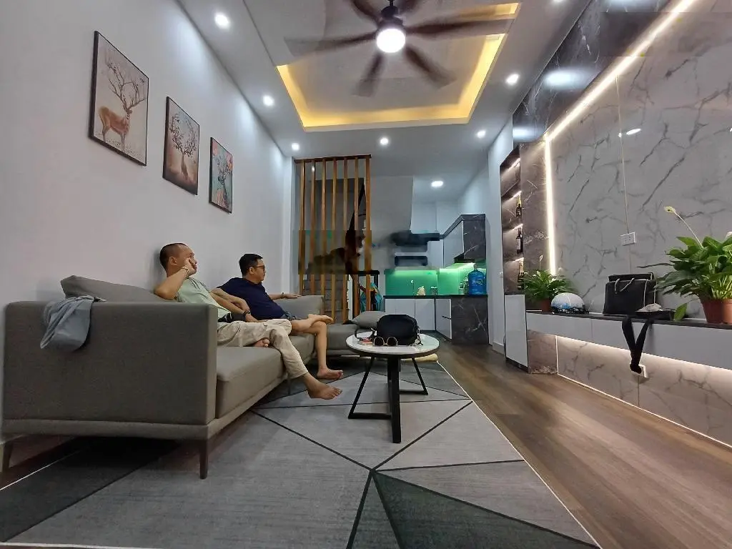 Nhà đẹp Long lanh mới xây ở Minh Khai, 30m2, 5 tầng, về ở luôn, giá 5 tỷ mốt.