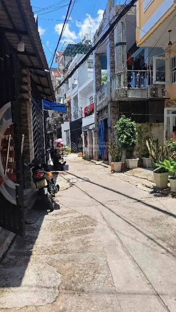 Bán căn nhà ngay chợ cây Quéo, Bình Thạnh diện tích 40m2 giá 4tỷ350 sổ sẵn