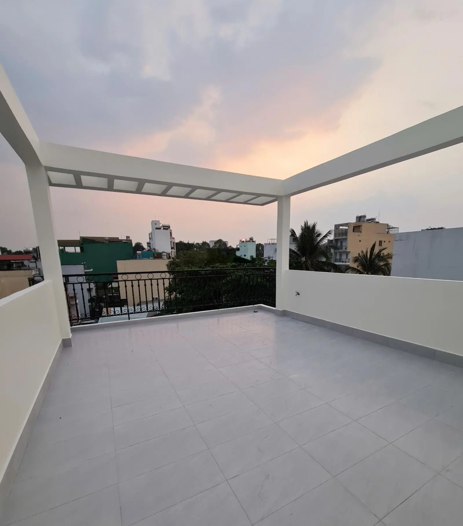 Nhà bán hẻm 50 đường Hoà Bình p5 quận 11 TPHCM gồm 4 p ngũ 1 thờ 5 WC giá 11 CTL, LH:0969748973