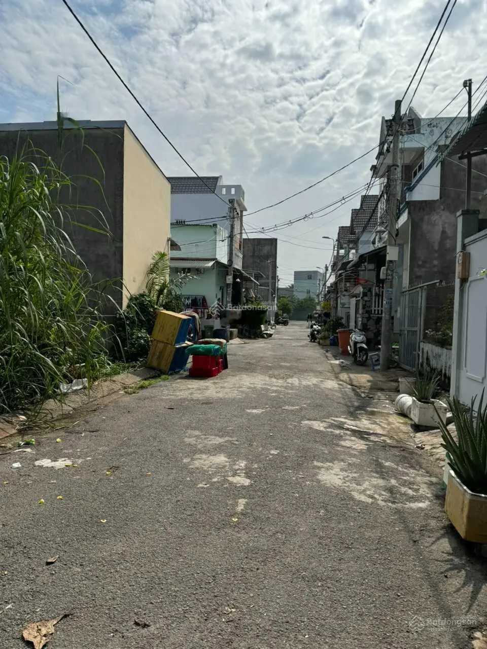 210,8m2 mt 13,5m.11phòng trọ,thu nhập 19tr/tháng. nhà hoàn công,khu dân cư hiện hữu.oto tận nơi
