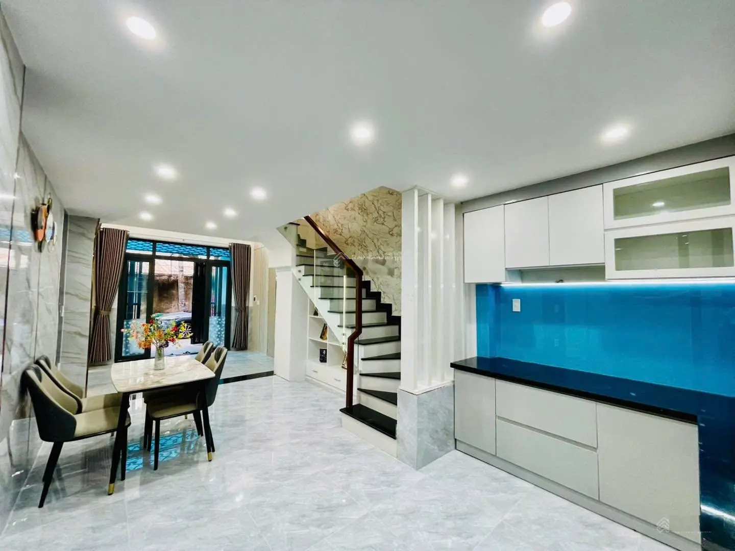 Giá 7tỷ200. xoay vốn bán gấp nhà nguyễn đình chính, phú nhuận. hxh. cách 50m đ. nuyễn văn trỗi