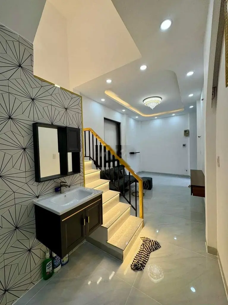 Nhà 3 lầu cần bán gấp - ngộp ơi là ngộp