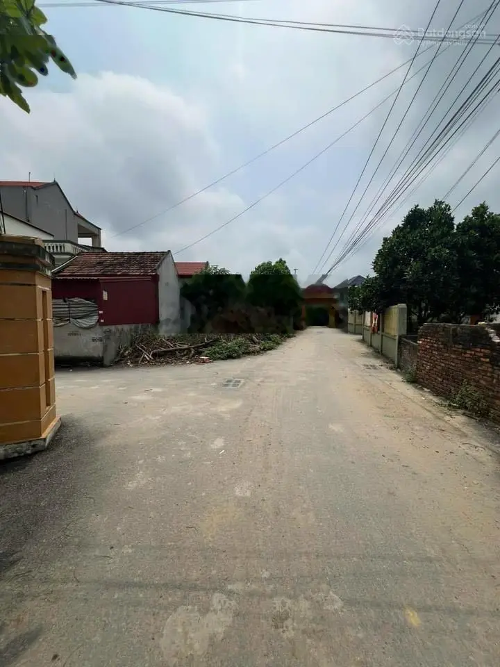 Bán nhanh miếng đất hai mặt tiền, gần nhà văn hoá, uỷ ban, trường học.