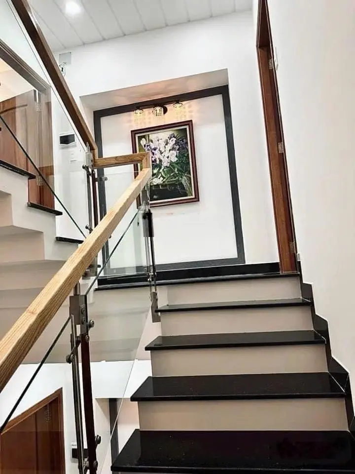 Bán gấp nhà riêng ở Cao Văn Ngọc 60m2 cách Đại Học Văn Hiến 50m sổ sẵn