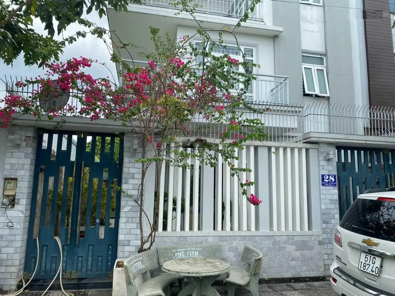 Kẹt tiền bán căn song lập Hưng Phú 1 gần Global City 10x17.5m sổ sẵn nhà xây đẹp, kiên cố
