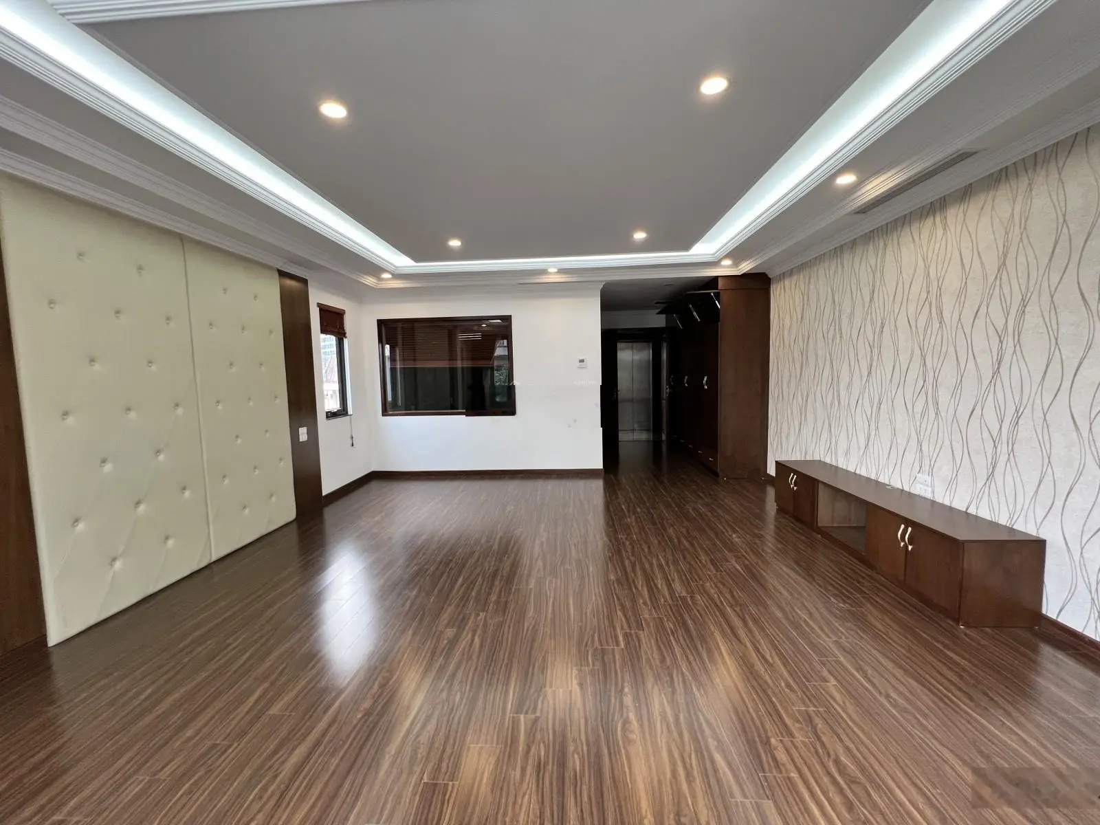 Bán nhà mặt Phố Quan 70m 9Tg MT 7m hơn 30 tỷ Lô góc thang máy vỉa hè rộng 6m KD sầm Uất.