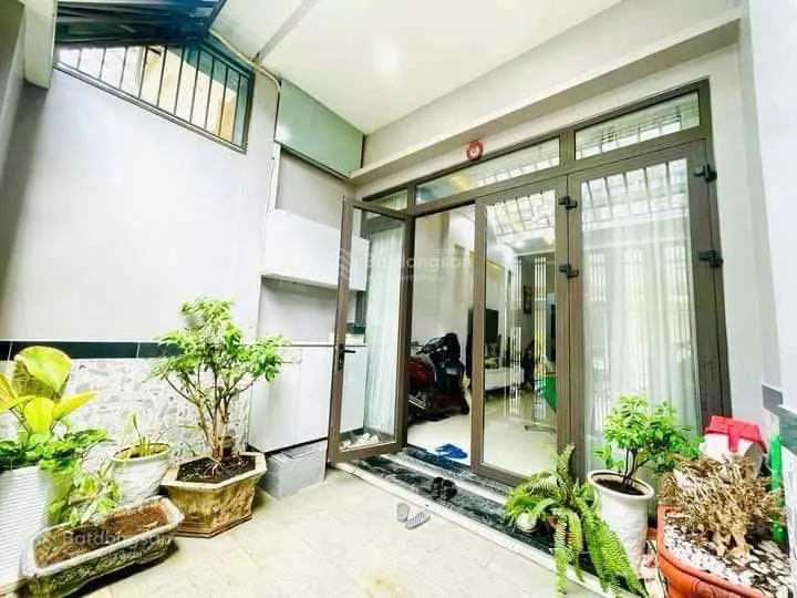 Nhà riêng, diện tích 60m2, sổ hồng riêng, 3 tầng chắc chắn BTCT, nhỉnh 6 tỷ