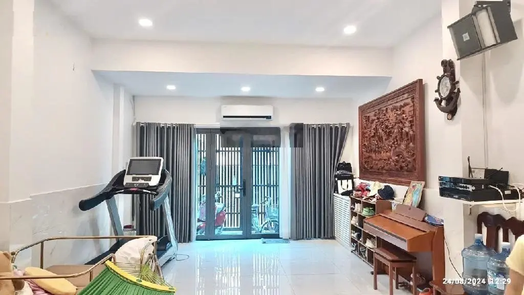 Hẻm 8m thông, 4.5x28m, 17 tỷ, đường Lý Thường Kiệt, Tân Bình.