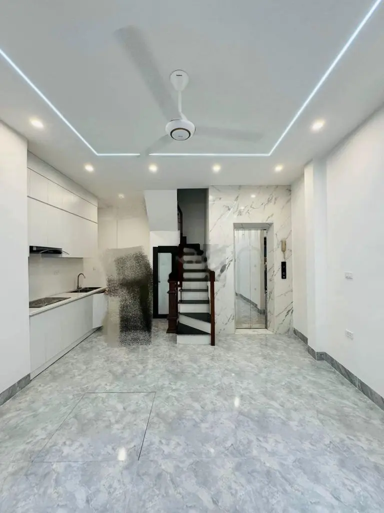 Bán Nhà 310Nghi Tàm 35m2, 5T Thang Máy Nở Hậu Giá 7,3 Tỷ Đg ÔTô Đỗ Cửa