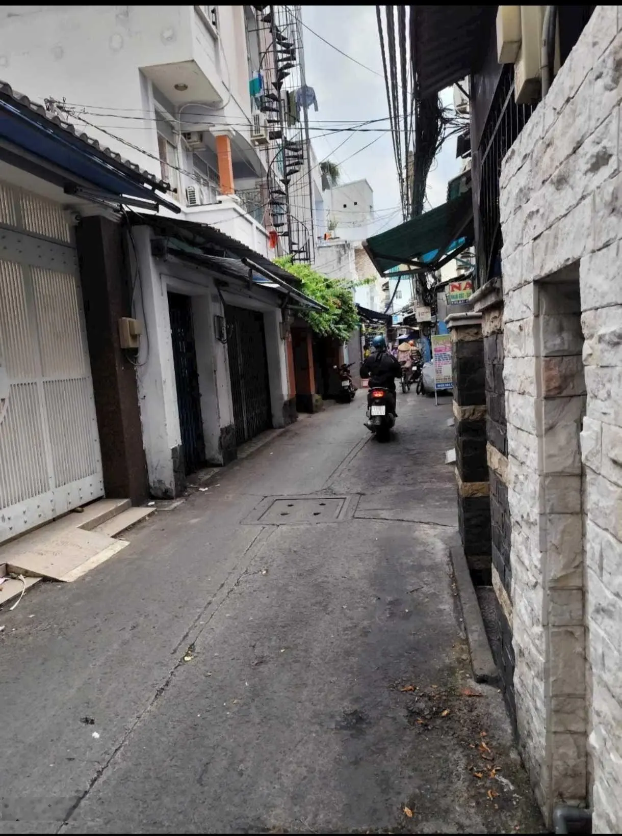 Nhà Q4 MT hẻm 78 Khánh hội .Shr 24 m2 dân cư hiện hửu .Nhà nở hậu tài lộc .Chỉ nhĩnh 2 tỷ xíu