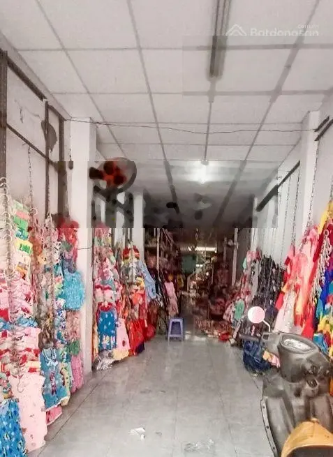 Mặt tiền kinh doanh lạc long quân. 126m2. giá 18 tỷ dòng tiền 35tr/ tháng.