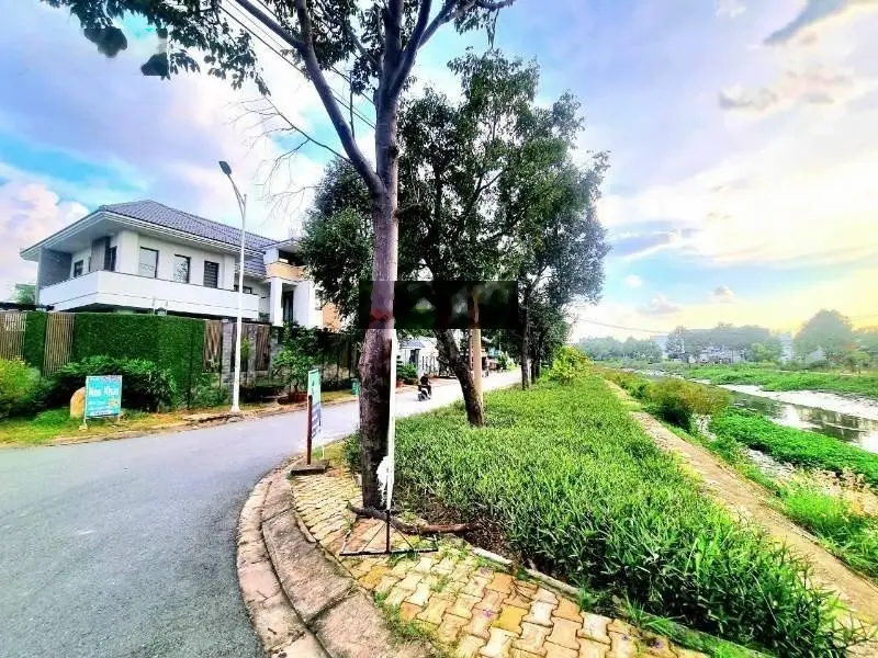 Đất sau lưng chợ đầu mối Thủ Đức, mặt tiền view sông nhựa lớn 16m full thổ cư sổ hồng riêng 3,95 tỷ