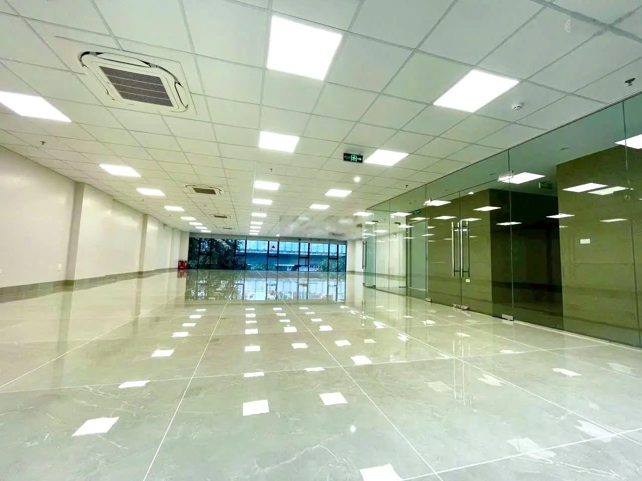 Bán nhà mặt phố giá chỉ 300 triệu VND tại Cầu Giấy, Hà Nội